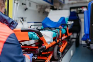 Češka dostala v Bratislavě záchvat. Přivolaní záchranáři ji měli vulgárně urážet - Novinky
